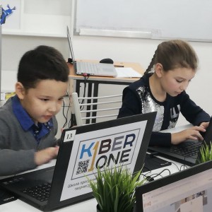 KiberOne объявляет набор юных программистов в Усть-Каменогорске - КИБЕРшкола программирования для детей, компьютерные курсы для школьников, начинающих и подростков - KIBERone г. Шушары